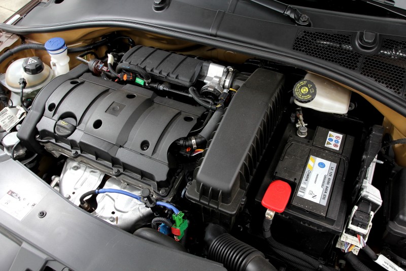 301搭載1.6升自然進氣引擎,擁有115hp/6050rpm最大馬力與15.29kgm/4000rpm最大扭力。