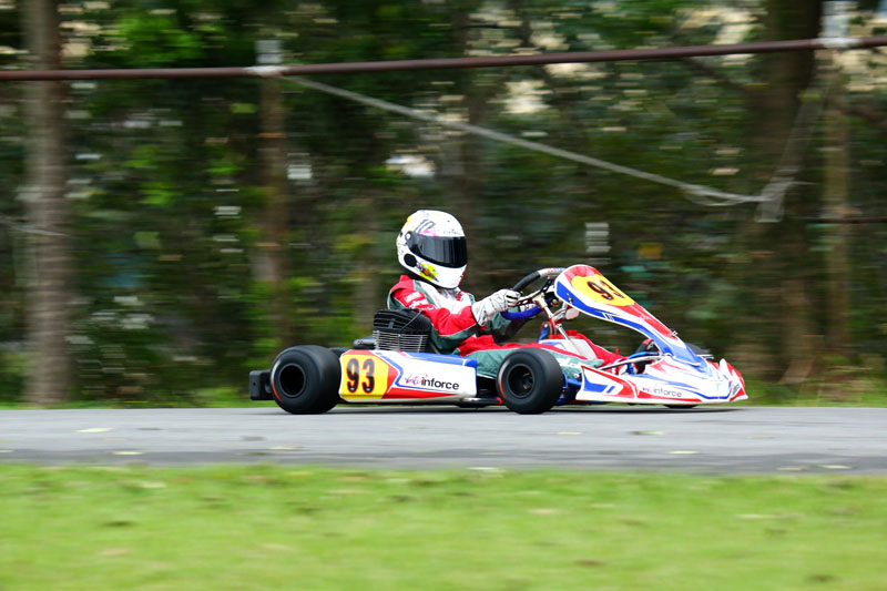 IAME 100賽車定位介於YAMAHA SL與IEMA X30之間。