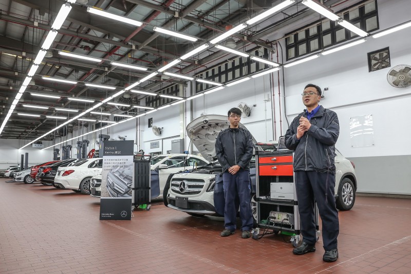 記者會中也介紹新車整備中心的流程,首先為Xentry測試,使用診斷電腦執行電系快速診斷,同時針對引擎冷卻系統進行加壓測漏。
