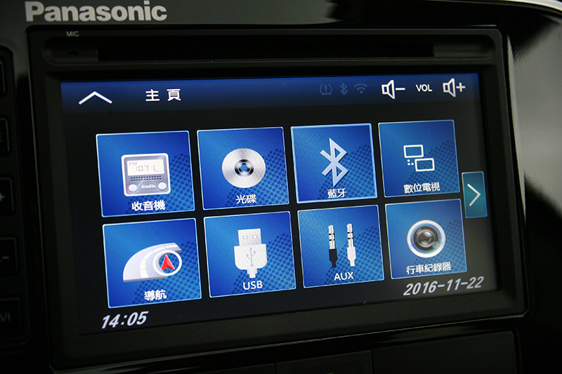 由Panasonic所提供的多媒體觸控式影音系統,讓行車時光更加豐富精彩。