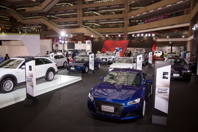 本次Audi 展區也特別展出TT、A8、A7、Q7、A6、A5、Q5、A4、A3、Q3等多達10部品牌旗下主力車款,讓喜愛四環品牌的車迷能夠一飽眼福,近距離欣賞到Audi車款的風采。