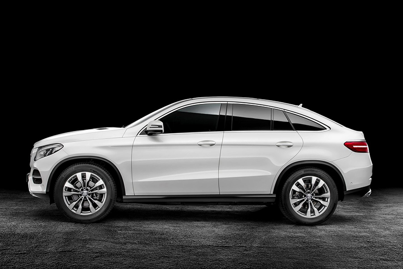 Mercedes-Benz GLE Coupe則為目前級距中的後起之秀,圓潤風格與X6較為接近。