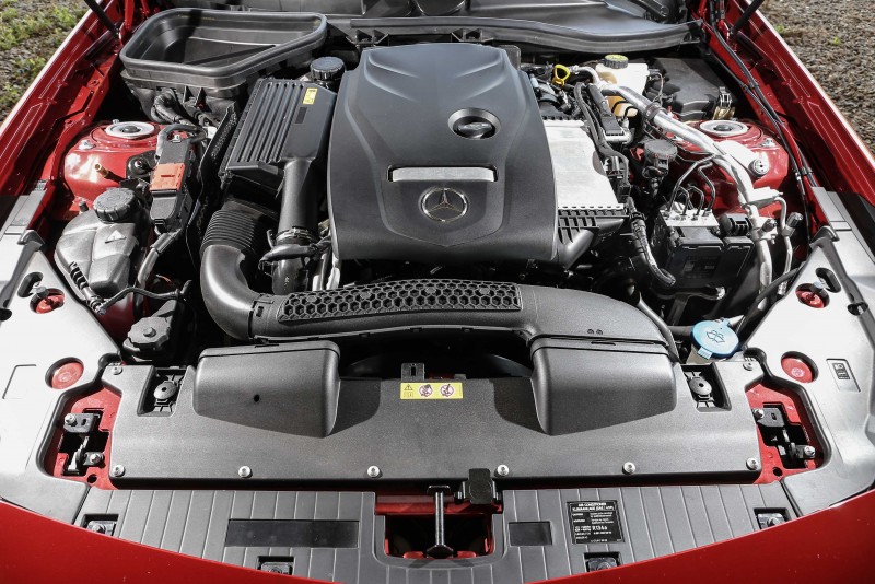 SLC 200搭載2.0升渦輪增壓汽油引擎,具備184hp/300Nm輸出表現。