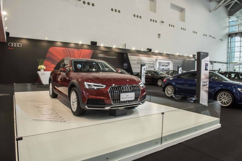 甫於台北首度現身的四環跨界新成員 The new Audi A4 allroad quattro 45 TFSI 也移駕至高雄車展現場,與南台灣的車迷朋友見面,嶄露自由不受拘束的迷人風采。