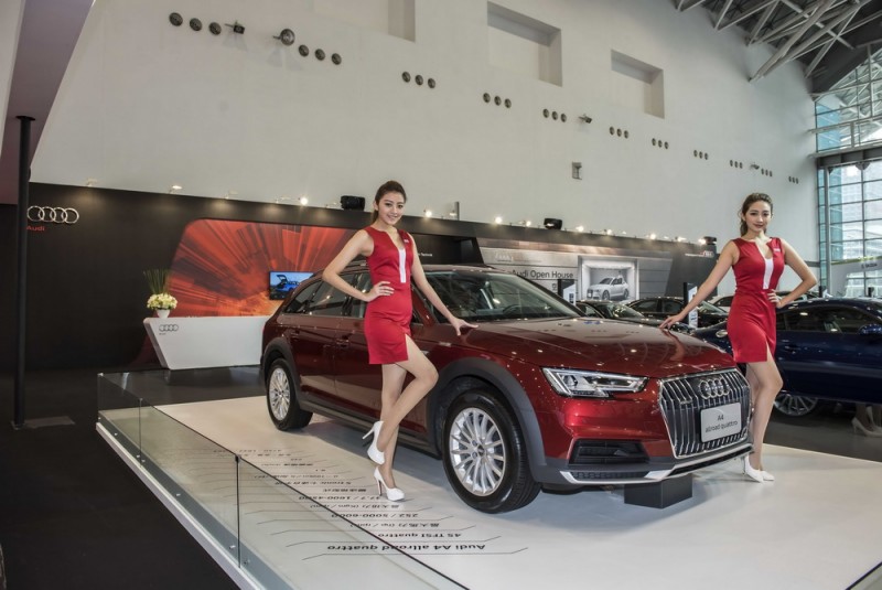 甫於台北首度現身的四環跨界新成員 The new Audi A4 allroad quattro 45 TFSI 也移駕至高雄車展現場,與南台灣的車迷朋友見面,嶄露自由不受拘束的迷人風采。