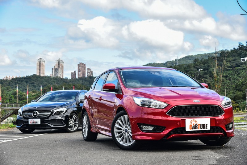 A180藉由「AMG Line」套件加裝更顯獨特與性能個性,Focus EcoBoost 180五門汽油頂級運動型在原有蔚為特色的「馬丁頭」設計以外,並以運動化空力套件搭配蜂巢式水箱護罩展現動感。