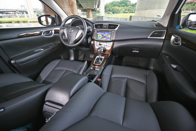 現下除了Nissan Sentra之外,沒有太多同級對手可以完美呈現出本格派的舒適房車設計思維了。