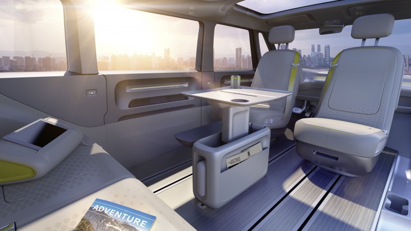 Volkswagen I.D. BUZZ概念車具備寬敞靈活的空間可供8人乘坐,進而打造純電動MPV車款之全新標準。