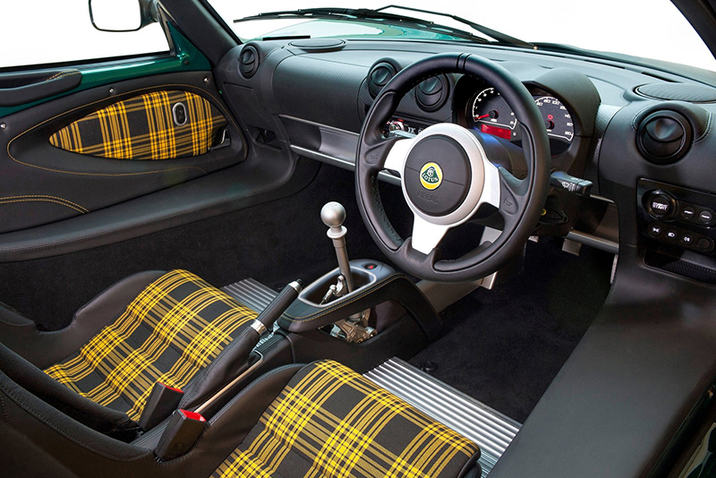Exige Sport 350在3.5升V6機械增壓引擎的相助下,最大輸出350ps,0-100km/h加速3.9秒。