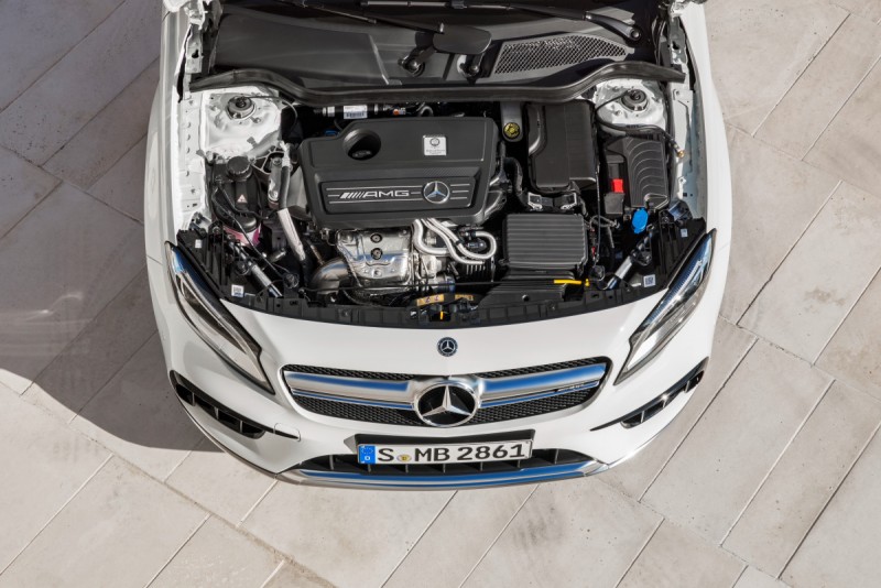 Mercedes-AMG GLA 45 4MATIC搭載可輸出381hp/48.46kgm動力的四缸2.0升渦輪增壓引擎