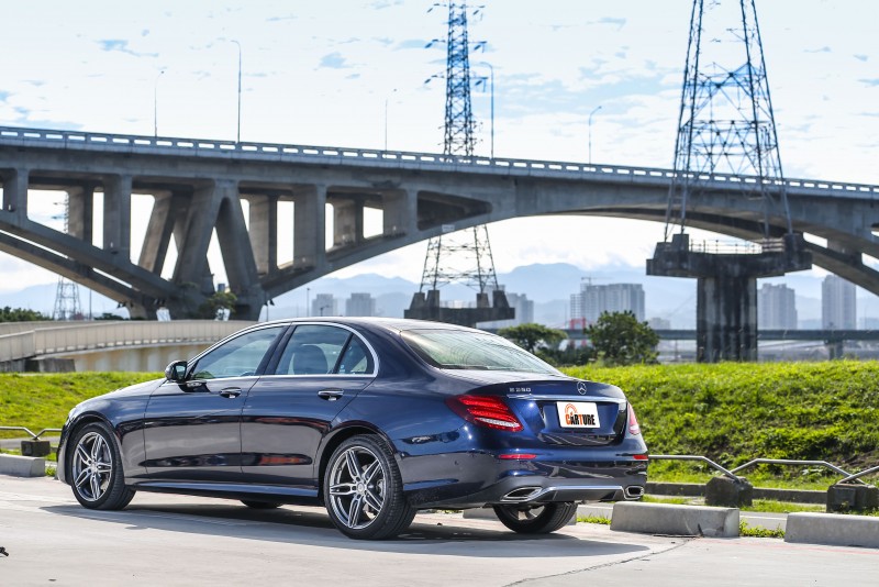 ▲試駕的E250 Avantgarde選配了AMG Line套件,讓其外觀更多了些跑格與個性。