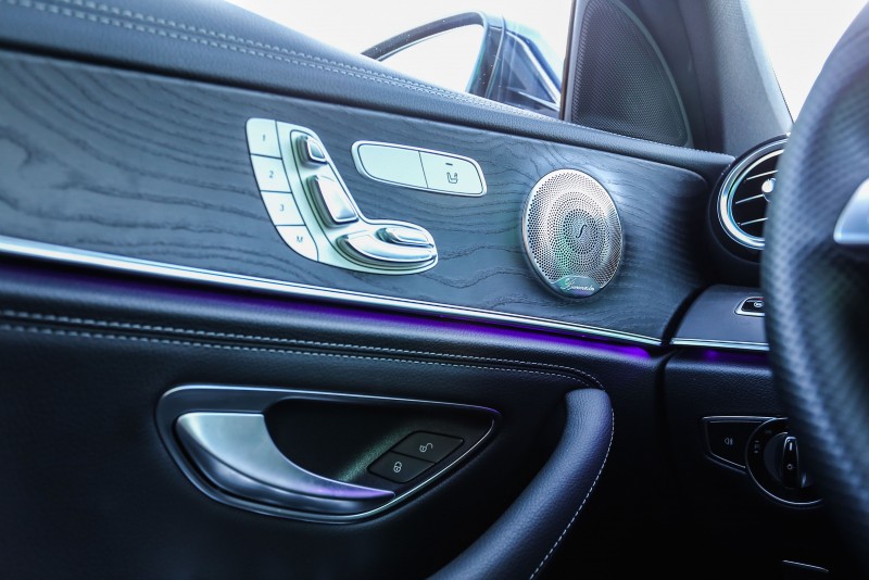 ▲Burmester® 環場音響系統也在試駕車款的選配清單中,於視覺與聽覺面同步提升。