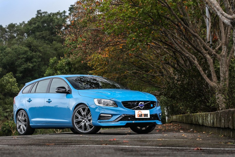 相較於德系對手於外觀上的大鳴大放,V60 Polestar相對低調許多。