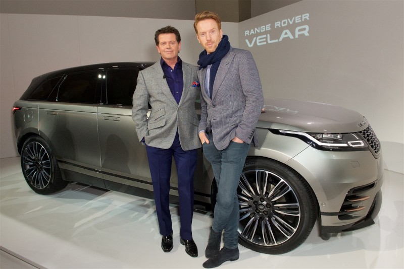 Land Rover 設計長 Gerry McGovern 與英國影星 Damian Lewis 出席倫敦設計博物館首演。