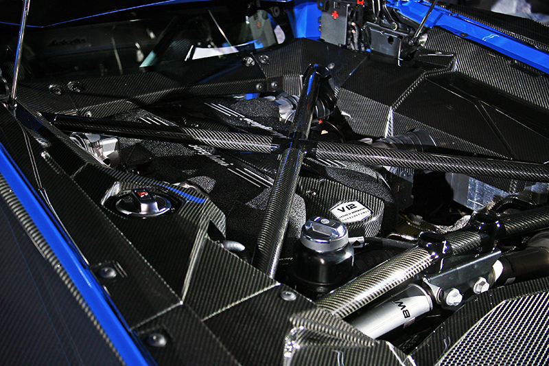 透過優化VVT以及VIS之後,引擎最高轉速從8350提升到8500rpm,Aventador S的最大馬力因此從前代的700hp增加至740hp!