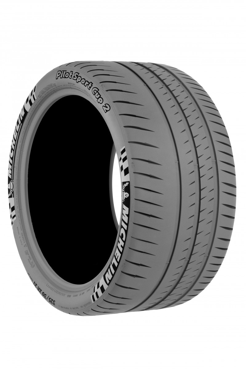 全新Aston Martin Valkyrie後輪配置了尺寸達325/30 ZR21的Pilot Sport Cup 2寬幅跑胎。