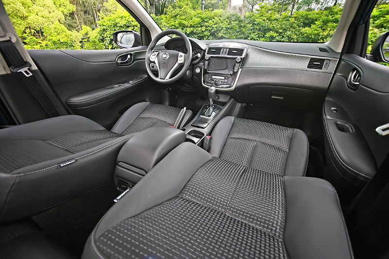 小改款車型以V-Motion概念中控台加上新式飾板與椅面紋路呈現,質感算得上同級佼佼者。