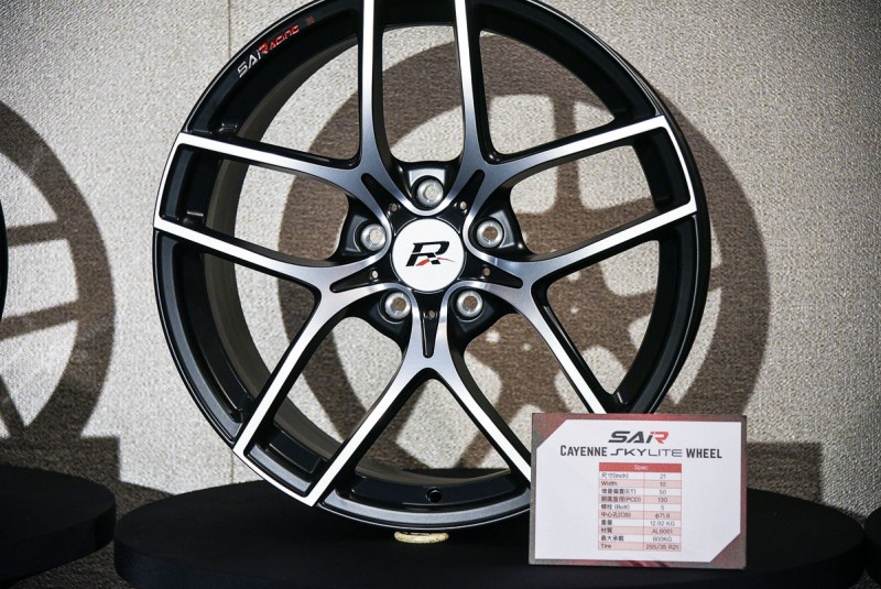 即將上市的SAiRacing有雙色拋光型式