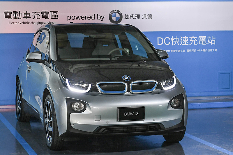 台灣電動車發展里程碑 Bmw汎德於台北101大樓設立全台首座直流電快速充電站 Carture 車勢文化