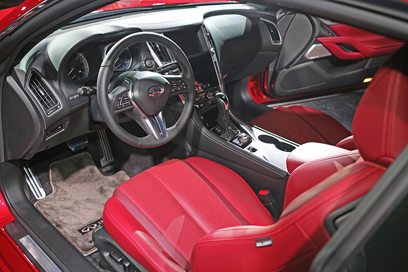 Infiniti Q60以駕駛者為中心,以艦橋式概念打造環艙車室設計。