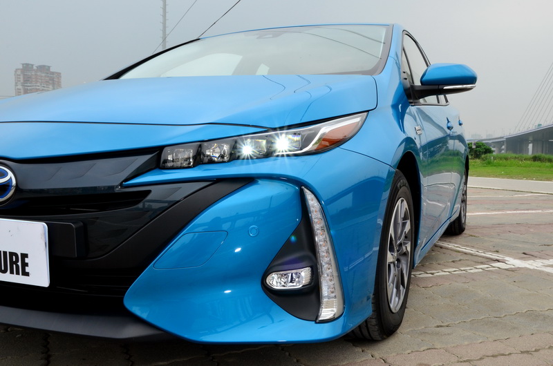 車頭造型與同門師兄Mirai有極度相似的前衛扮相