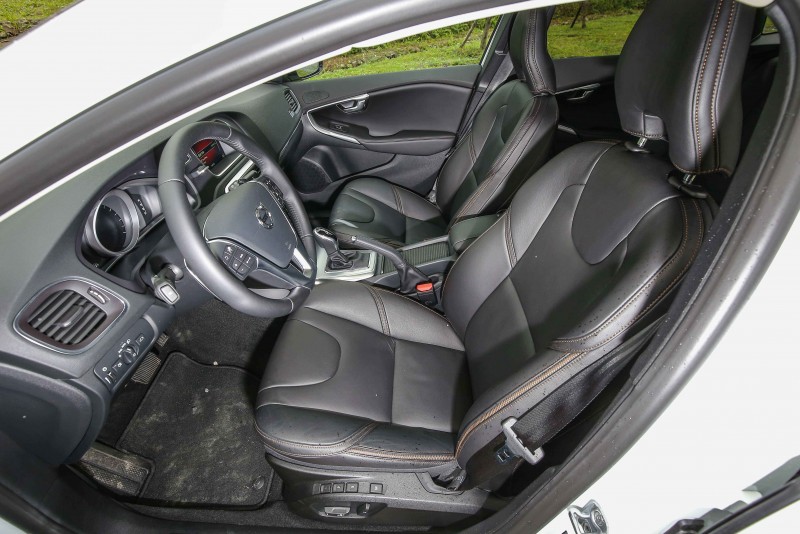 採用棕色縫線一直是Volvo旗下Cross Country車型的特色。