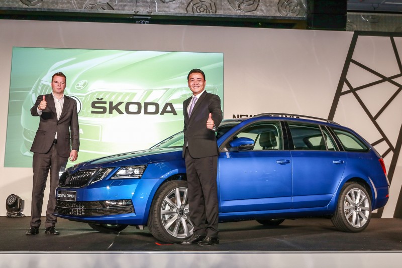 Skoda亞洲及中東區銷售總監Stefan Timmermann(左)和Skoda Taiwan總裁李御林(右)親臨現場,連袂揭幕。