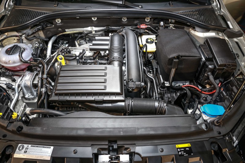 1.4 TSI動力車型具備150hp/25.5kgm動能輸出,0 ~100km/h加速為8.2秒(Combi為8.3秒)。