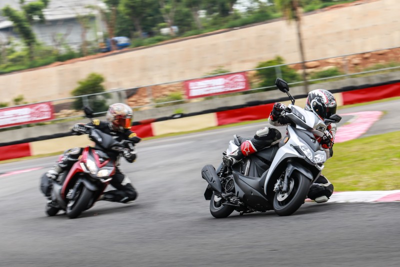同場提供125與150兩車型供體驗,兩者的動力差異明顯,但125車型也絕非弱者。