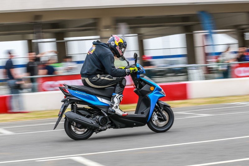 125車型動力表現於高轉速時較具特色,150車型則強調整體加速反應的順暢與充沛。