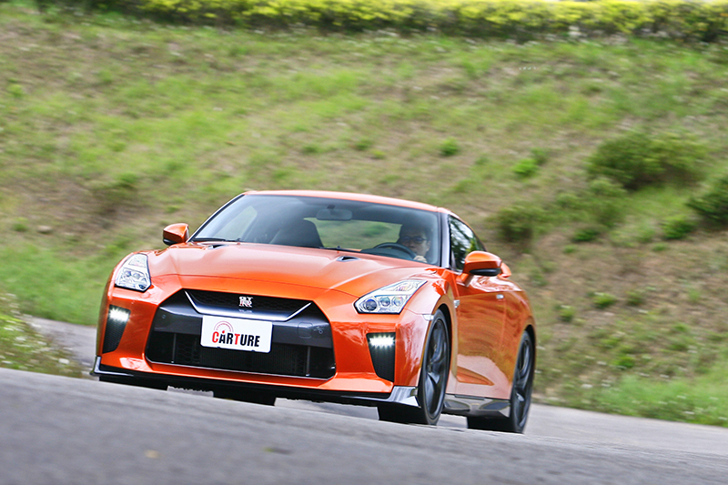 565hp、0-100kmh加速2.7秒、極速315km/h,光是三組數據就足以囊括GT-R的強悍。