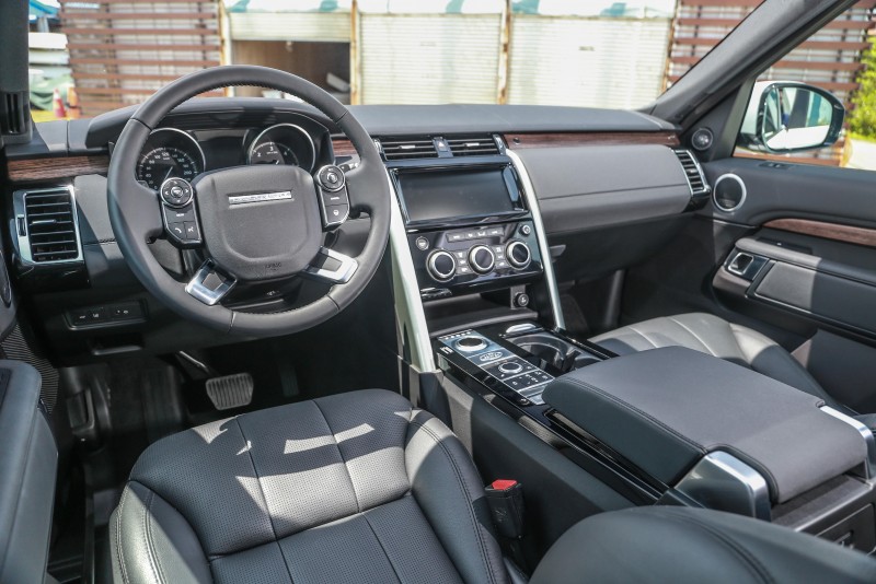 車室空間質感大幅進化,趨近Range Rover車型等級格局。