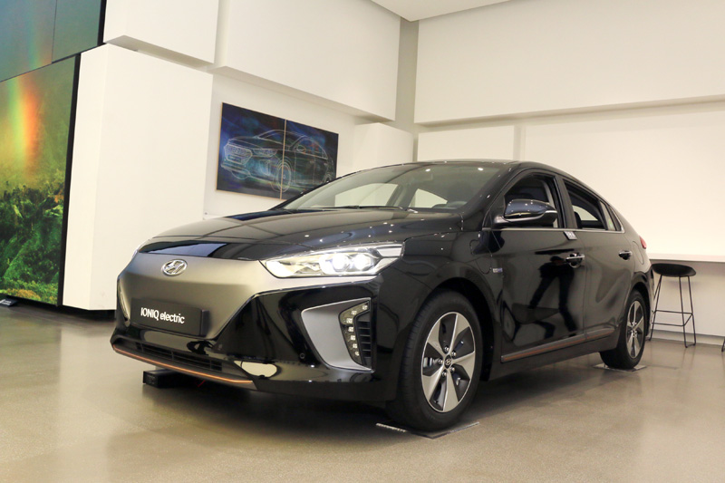 圖為IONIQ純電動版本,車頭造型採全封閉式設計,與IONIQ Hybrid略有不同m