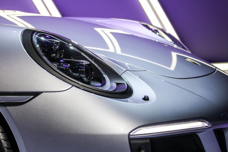 經典蛙眼頭燈!或許下一代911能夠推出雙車頭造型,讓經典圓形蛙眼與更前衛的流線蛙眼能同時並存