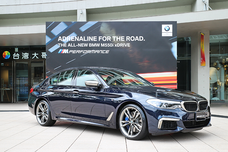 身為常規版BMW 5 Series中最頂級的車型,全新BMW M550i xDrive採用4.4升V型八缸汽油引擎,462匹最大馬力可在5,500轉時產生。