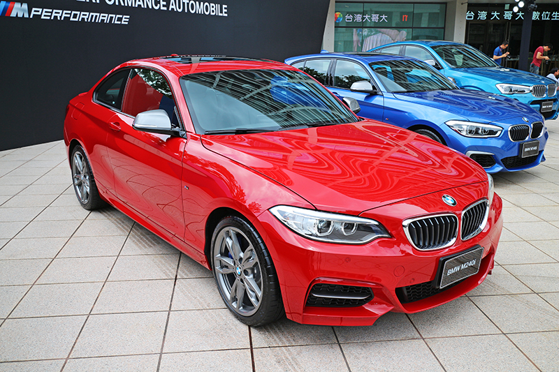 BMW M240i不僅瀟灑俊逸,而且性能強悍。