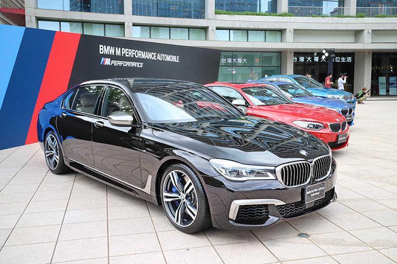 誰說大老闆就不能熱血一下?BMW M760Li xDrive理所當然允文允武。