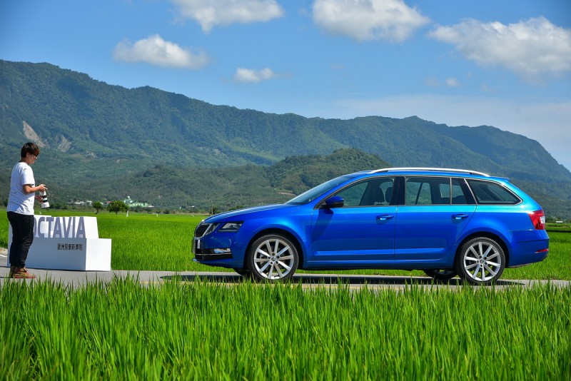 車身輪廓不若Superb Combi那樣修長,但更有動感氣息