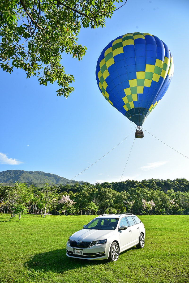 「雙瞳」化Skoda Octavia實車比照片更好看