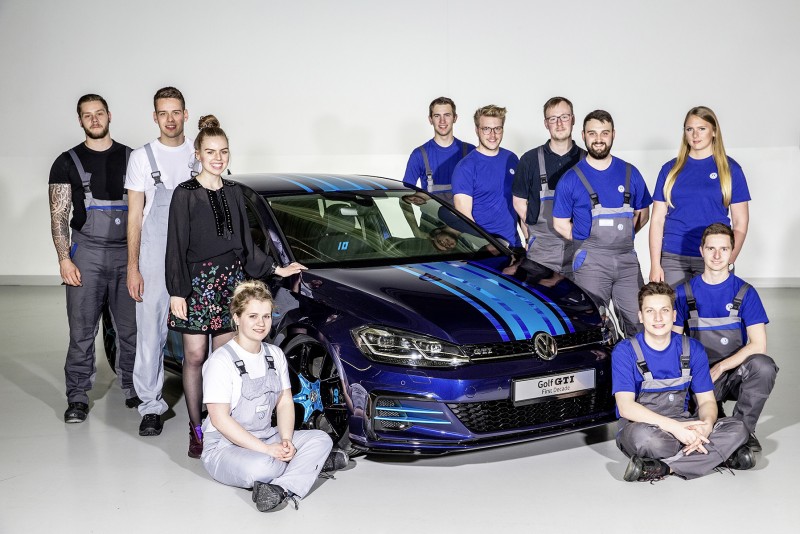 Golf GTI First Decade採用48V油電混和動力系統與可輸出12kW之電動馬達,達到300kW/410hp綜效輸出。且配備專屬內外觀套件與象徵10周年的「First Decade」徽飾。
