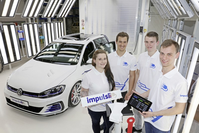 Golf GTE Variant impulsE採用五種車色塗裝外觀,且一舉將電池模組容量提升至16.8kWh,電池效能也因此提升一倍之多。