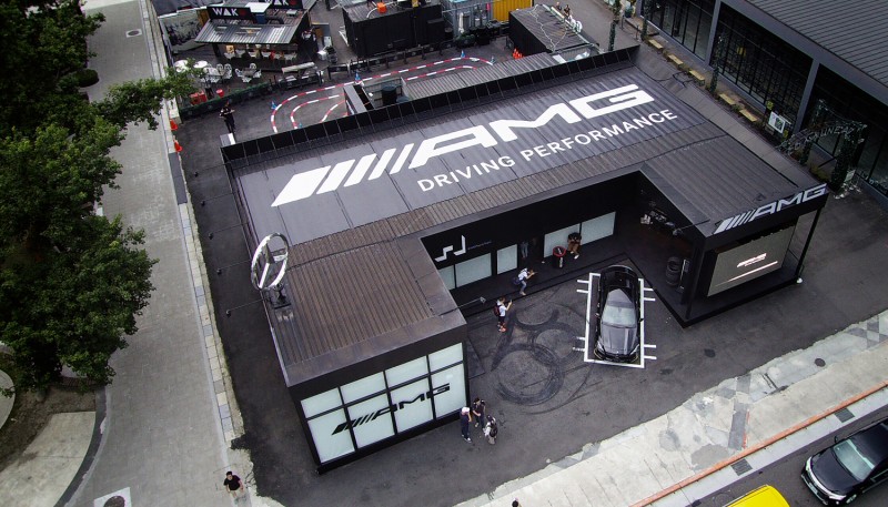 歡慶Mercedes-AMG 50週年,#AMGPopUpTaipei性能概念館率先登場,邀請性能迷體驗AMG品牌聖堂的超凡魅力。