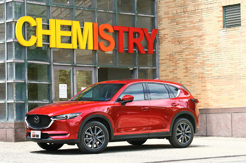CX-5部分則由同樣渦輪增壓且配備最齊但柴油引擎的Sky-D AWD迎戰。