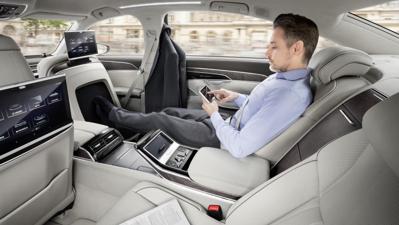 在自動駕駛技術下(piloted driving),駕駛人在車內的時間可以自由的選擇擔任駕駛或是乘客的角色,將節省下來的時間用來作更多其他生活上的工作與休閒。
