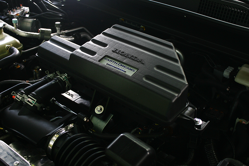 CR-V的1.5升缸內直噴渦輪增壓引擎可輸出193ps/5600rpm與24.8kg-m/2000-5000rpm最大動能。