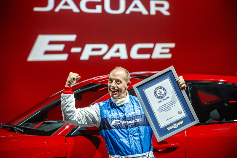 21 項金氏世界紀錄保持者的英國傳奇特技車手 Terry Grant 。