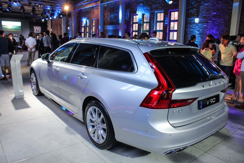 可選配的全車外觀套件讓每一輛V90/ V90 Cross Country不盡相同