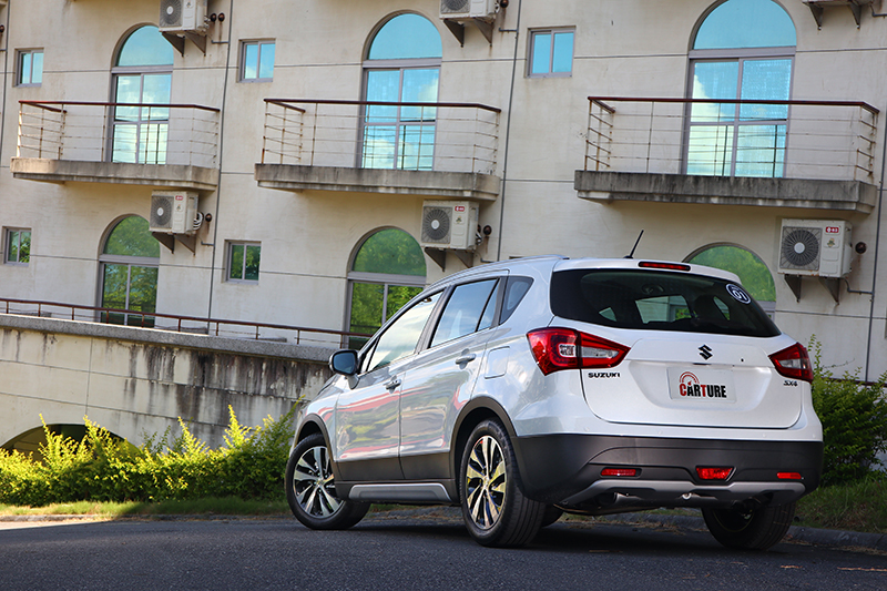 小改款SX4改以單一車型85.8萬元搶市,對比小改款前並不誇張。