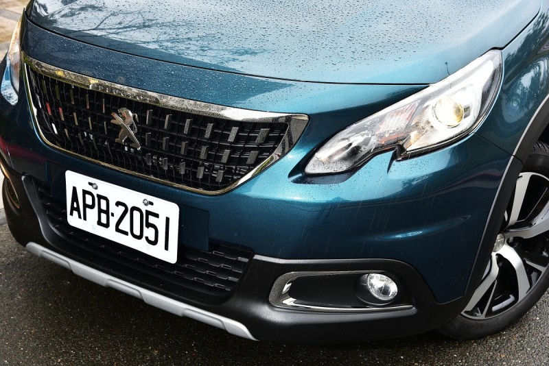 Peugeot 2008更有SUV/跨界車風範,同樣的設計手法已是品牌旗下SUV共同家族風貌