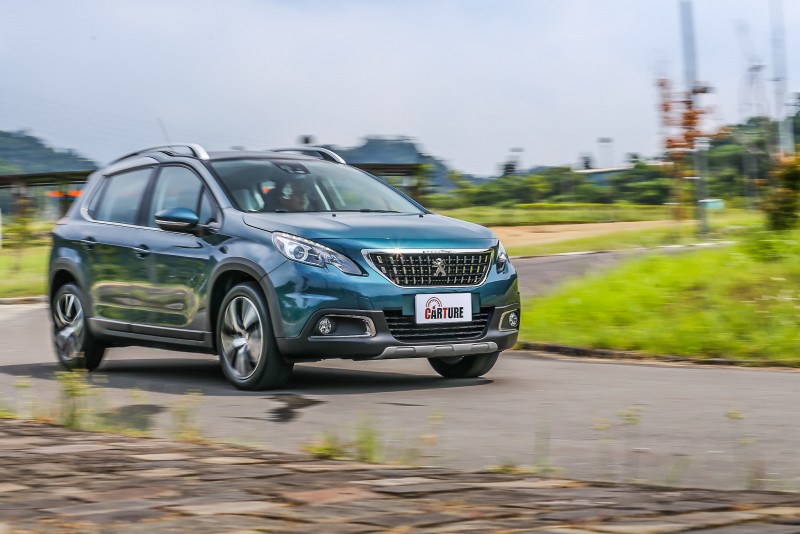 Peugeot 2008加速輕快絲毫不拖泥帶水,轉向操控相當敏捷
